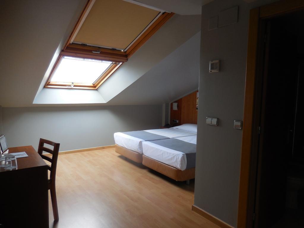 Hotel Alda Palacio Valdes 阿维莱斯 外观 照片